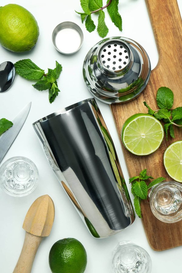 Shaker à Cocktail : Un Voyage des Saveurs en 5 Recettes